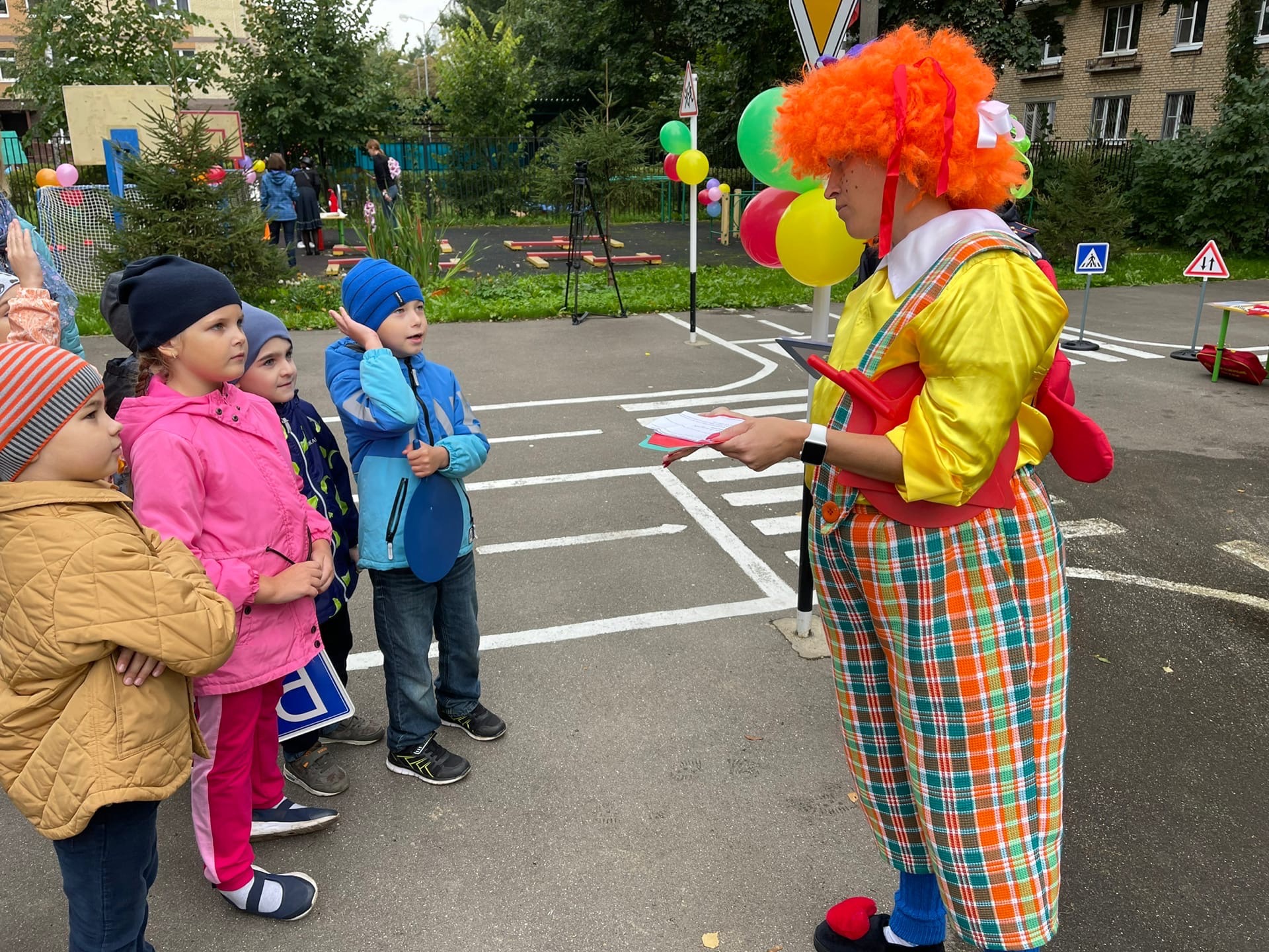 Сказочные персонажи научили юных долгопрудненцев Правилам дорожного  движения - Официальный сайт администрации города Долгопрудный